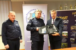 Nowoczesny narkotester trafił do staszowskich policjantów