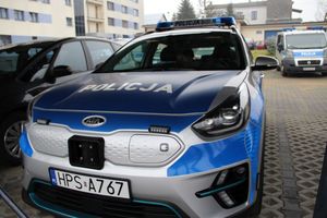 Staszowska policja wyposażona w elektryczny radiowóz