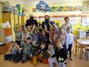 Niezapomniany dzień przedszkolaków z połanieckimi policjantami