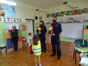 Niezapomniany dzień przedszkolaków z połanieckimi policjantami