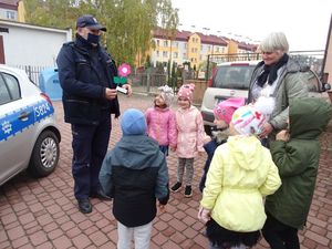 Niezapomniany dzień przedszkolaków z połanieckimi policjantami
