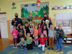 Niezapomniany dzień przedszkolaków z połanieckimi policjantami