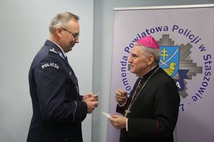 Przedświąteczne spotkanie staszowskich policjantów