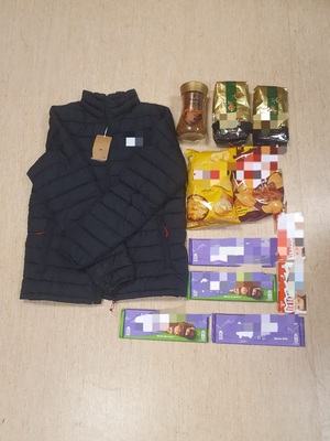 Wózek sklepowy pełen „fantów”