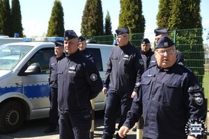 Świętokrzyscy policjanci ćwiczyli na połanieckim stadionie