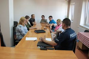 Spotkanie w PCPR z policjantem