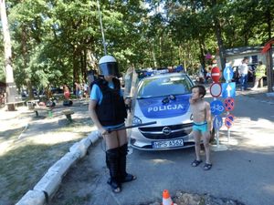 Policjanci z profilaktyką na pikniku w Golejowie